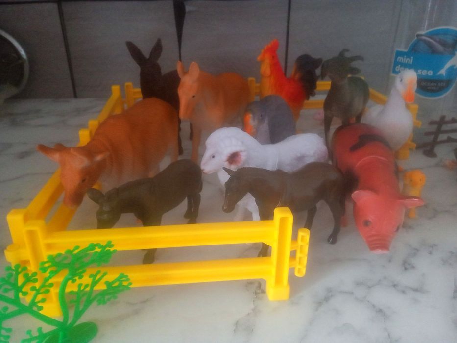 Продам красивые наборы животных за 2000тг