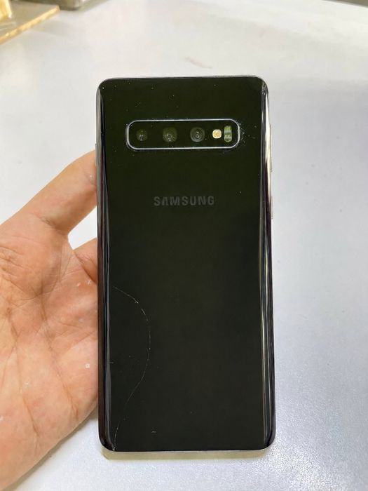 Samsung S10 в хорошем состоянии