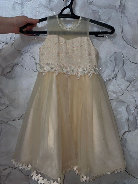 Продам вечернее платье для девочки