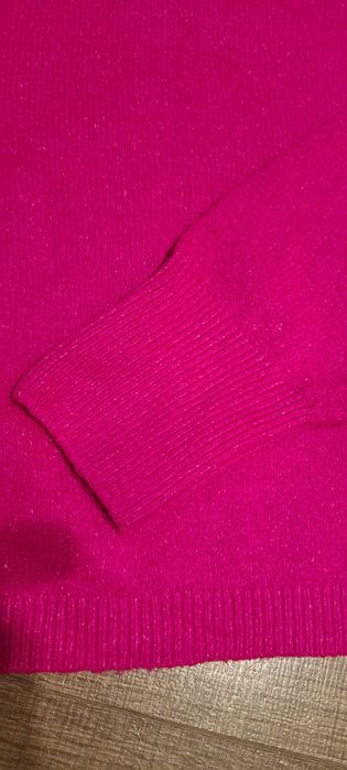 Яркоцикламен пуловер