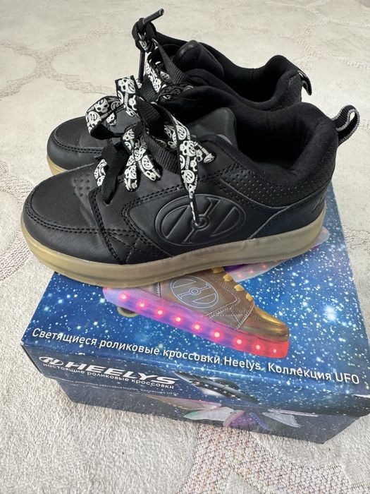 Роликовые кроссовки Heelys