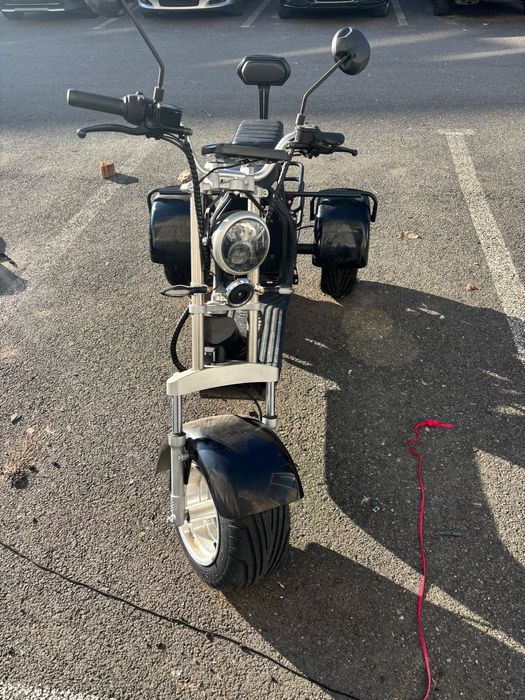 Vând scuter electric cu 3 roți