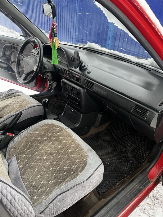 Продам мазду 323