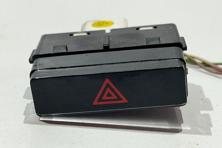 Buton avarie / avarii 3G0953509C Volkswagen VW Passat B8 [facelift] [