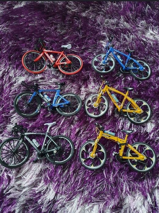 Macheta metalica bicicleta 20 cm noua