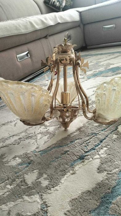 Продам б/у люстру