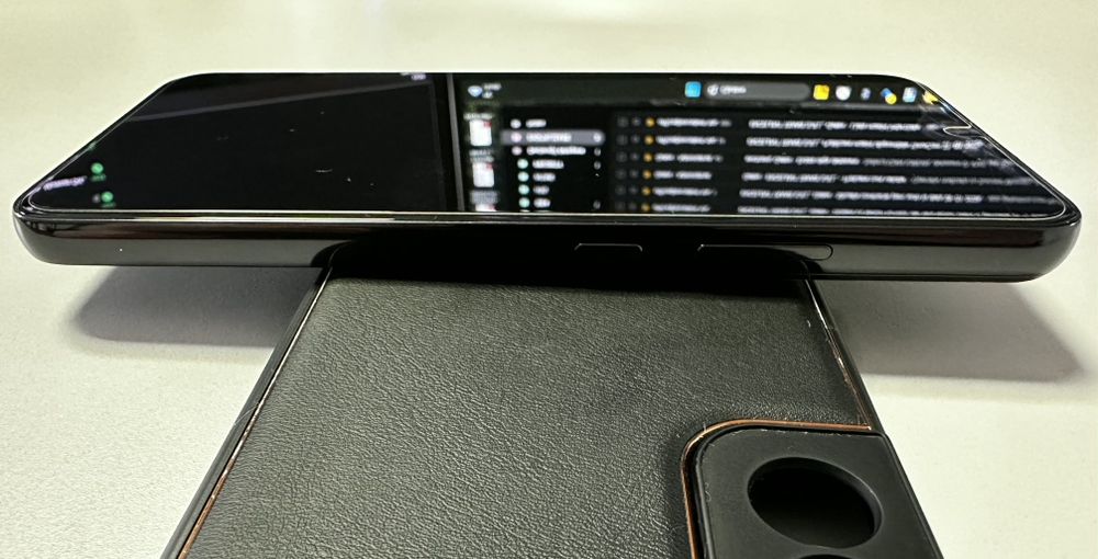 Samsung Galaxy S22+ 256GB Dual SIM Full box