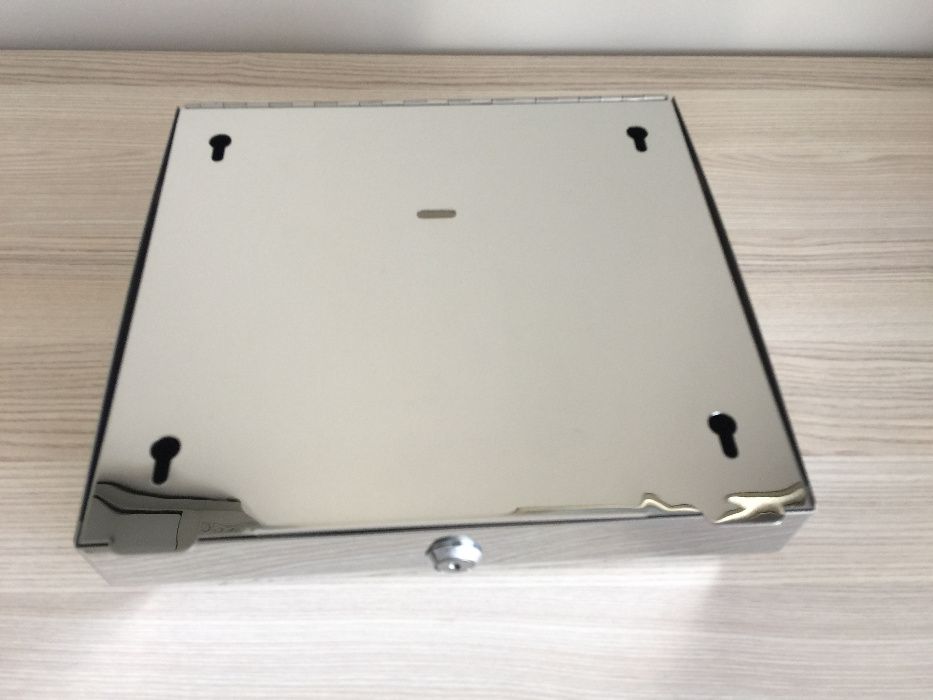 Метални дозатори/ диспесъри за салфетки и козметични салфетки