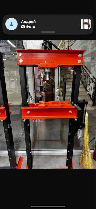 Пресс пневмогидравлияеский 20 тон