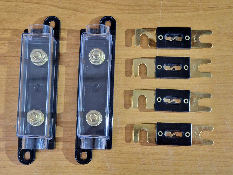 Предпазител в кутия за автомобили и камиони 12 / 24V 125А