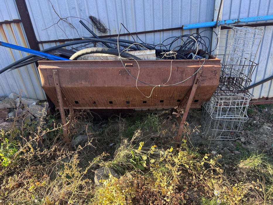 Кормушка для лошадей