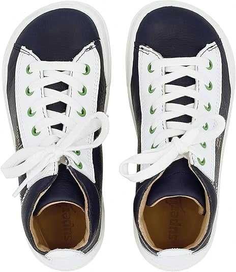 Боси есенни обувки Superfit за прохождащо бебе