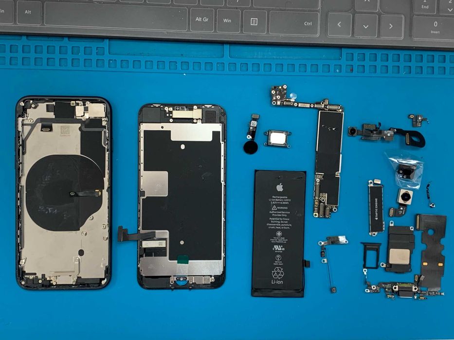 iPhone SE 2020 на части