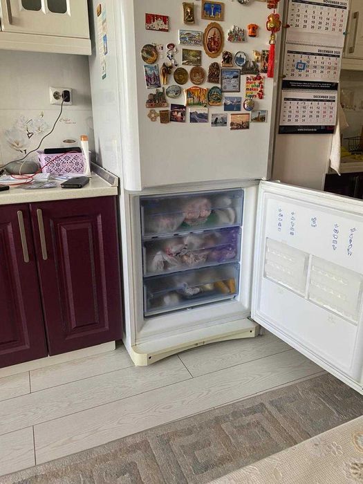 Продам холодильник б/у  "Indesit"  DeFrost