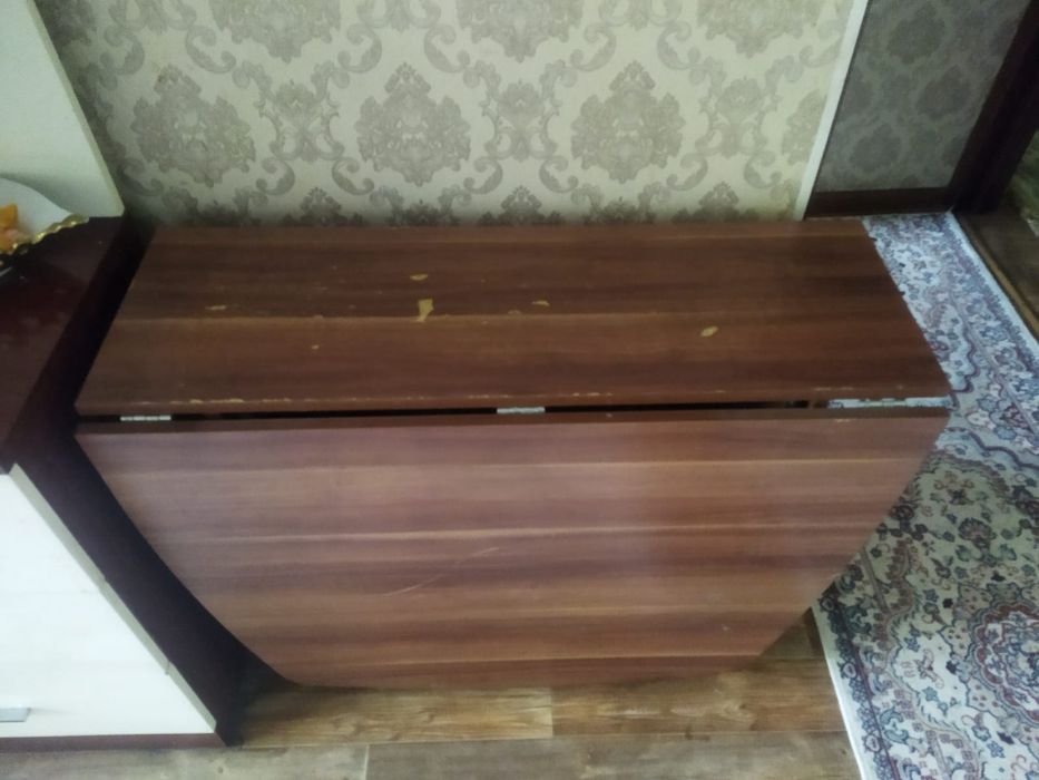 Продам стол книжку