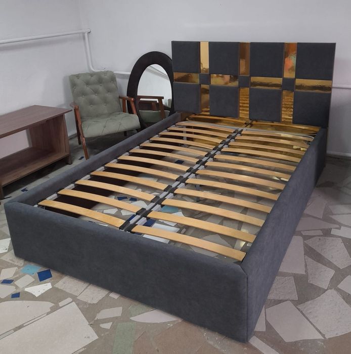 Продам новые кровати , пуфики