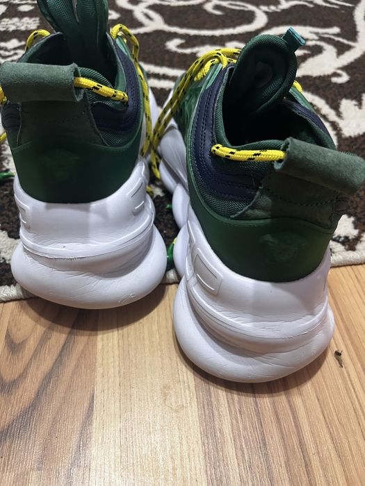 Vand versace chain reaction