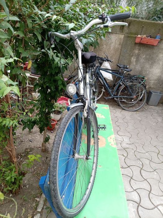 Vind doua biciclete un pega pliabil preț 250 lei