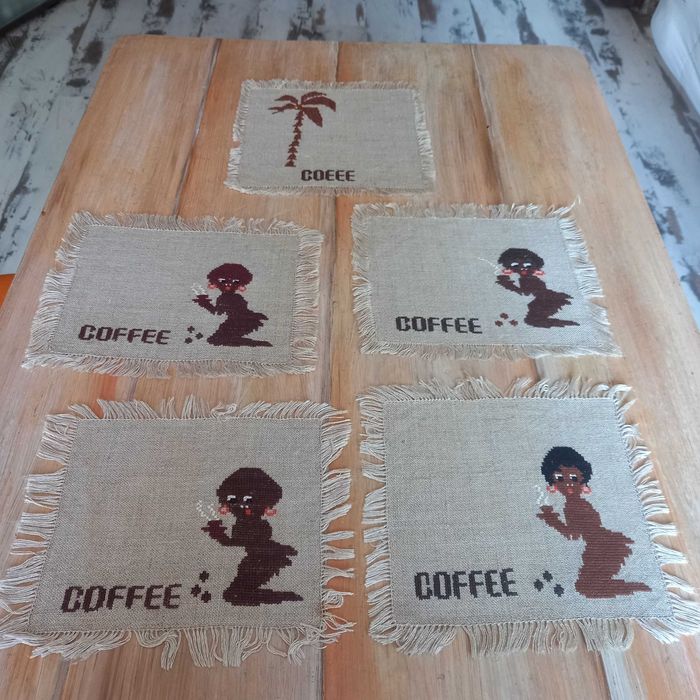 Ръчно бродирани салфетки за кафе ,, негърчета,, 5 бр.