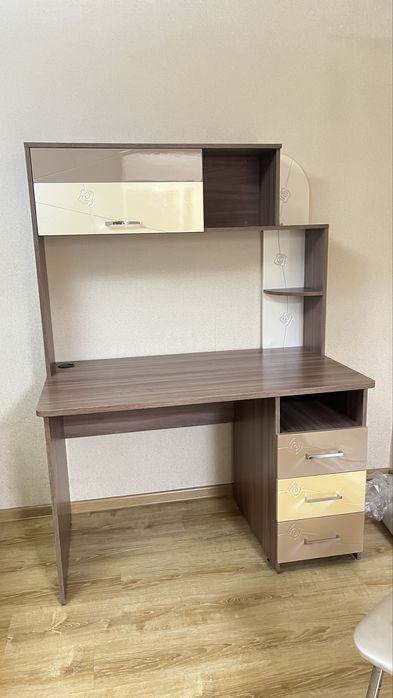 Стол компьютерный