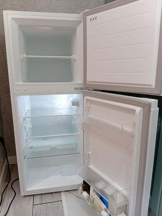 Продаётся новый холодильник AVA