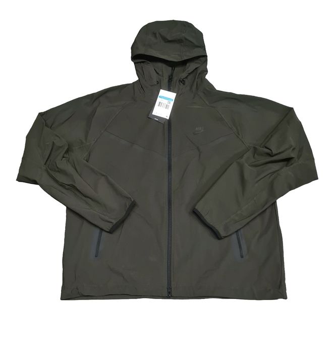 Горнище Nike Tech Fleece Woven 

Чисто ново с етикети. 

Размер M

Цен