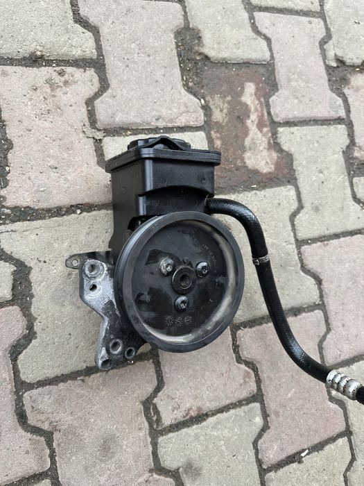 Pompa servo servodirectie BMW Seria 5 E60 E61 520d 163cp 2.0 diesel