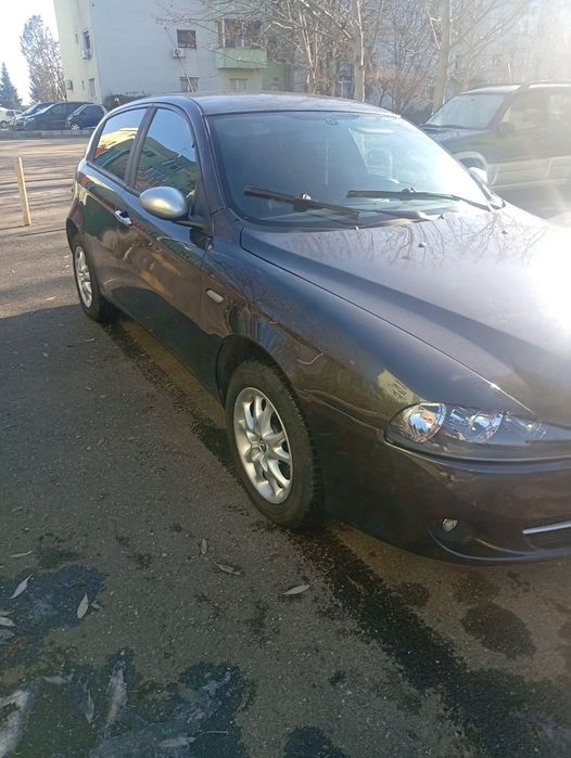 Vând Alfa Romeo 147