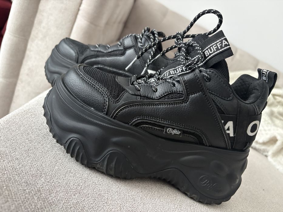 Adidasi buffalo