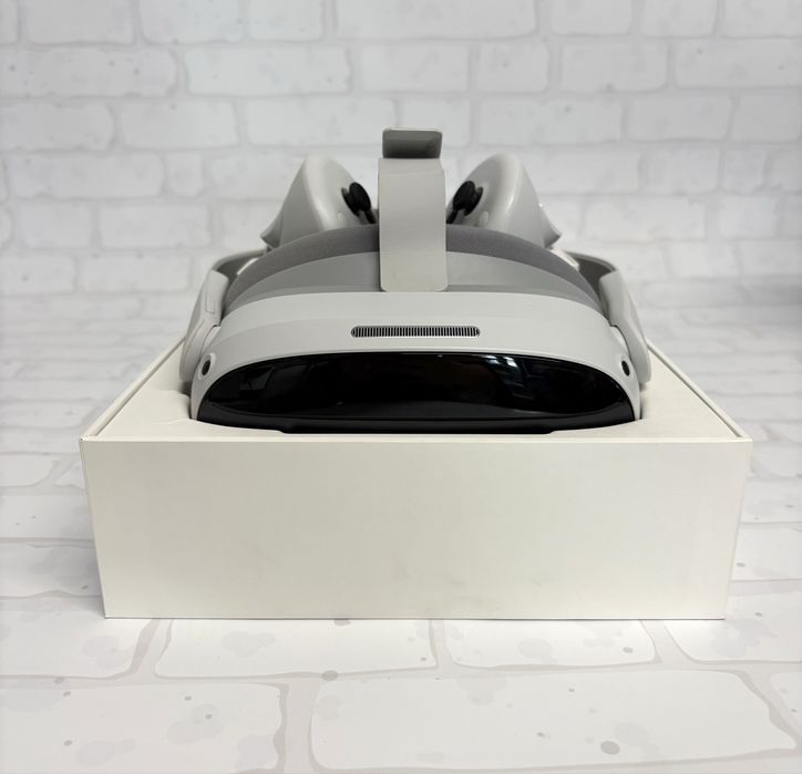 Ochelari VR Pico 4 Ultra 12GB Ram, 256GB UHD 4K + Stand - Stare impecabila!