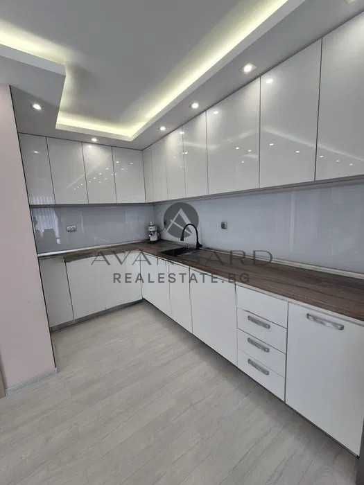 Продава се Тристаен апартамент в Пловдив, Кючук Париж - 106 кв.м за 1877 €/кв.м - Снимка #3