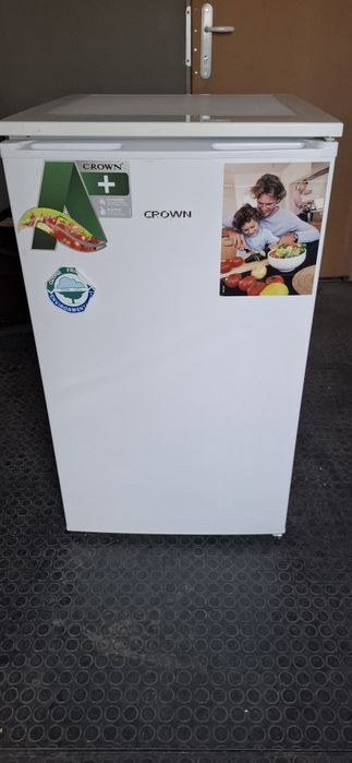 Малък хладилник с камера