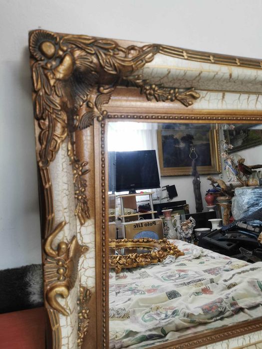 Oglinda vintage cu rama din lemn