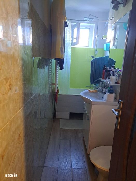 Ap 2 cam X mijlociu etaj 4 cu acoperis Rogerius (in spate la Perla)