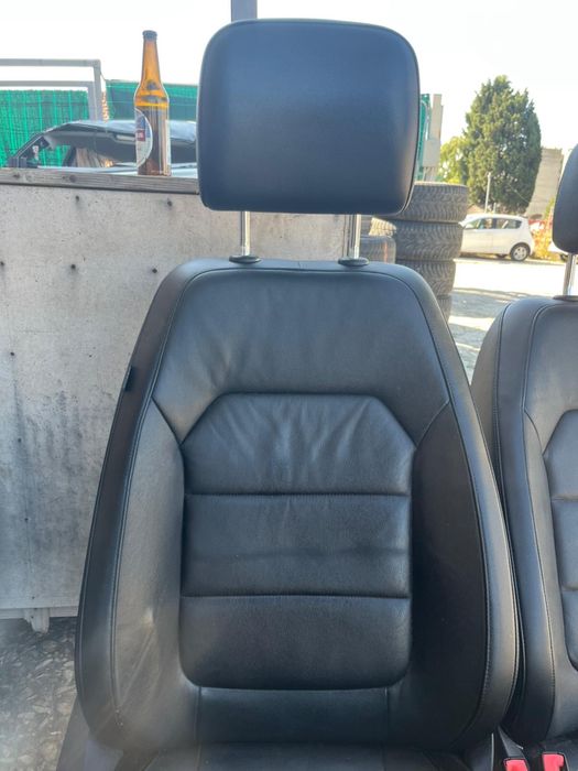 Предни седалки Кожен салон Passat b7 подлакътник подгрев ном921