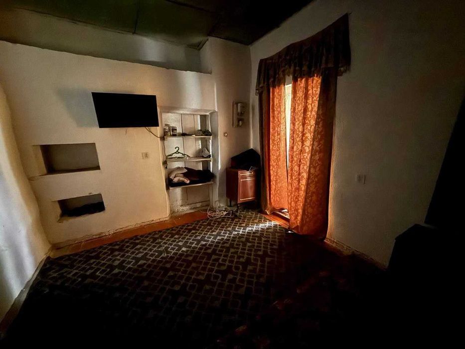 Продается дом 4 комнатный 5 соток земли на Массив Заре 28000$