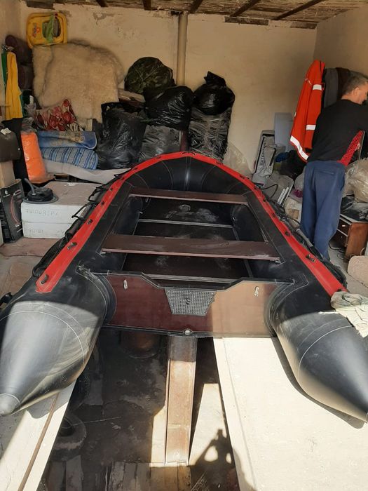 Лодка и двигатель