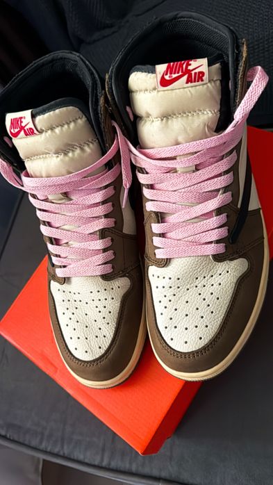 Jordan  x Travis Scott