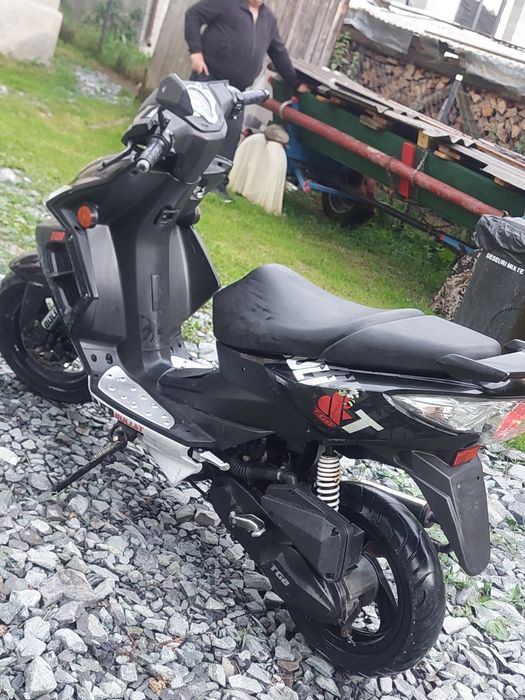 Vând scuter TGB motor de 49 se conduce fara permis