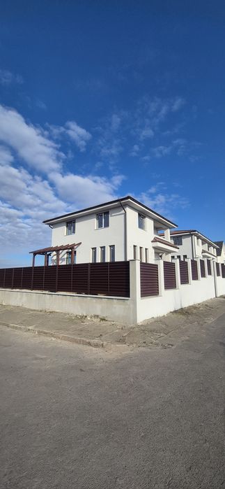De vanzare casa individuala si duplex ,in loc Dezmir