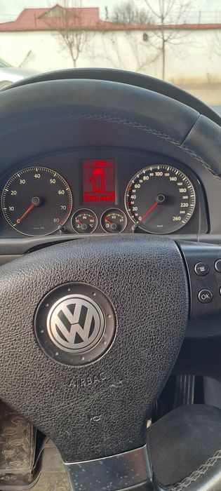 Vând ceas bord vw Golf 5 cu lumini albe  este cu maxidot pentru automa