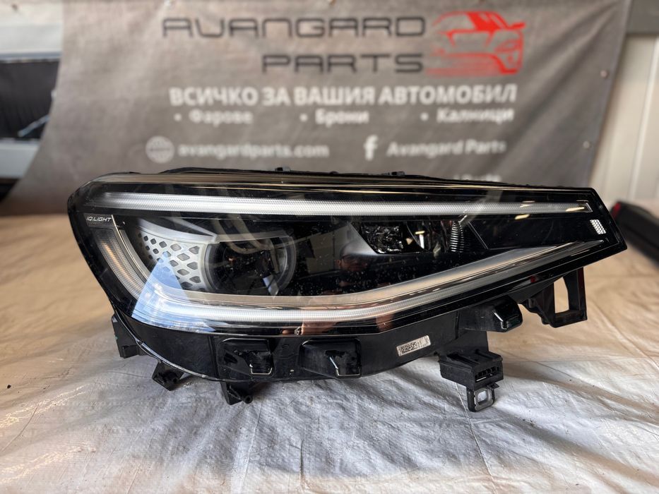 Десен LED фар Volkswagen ID4 20-