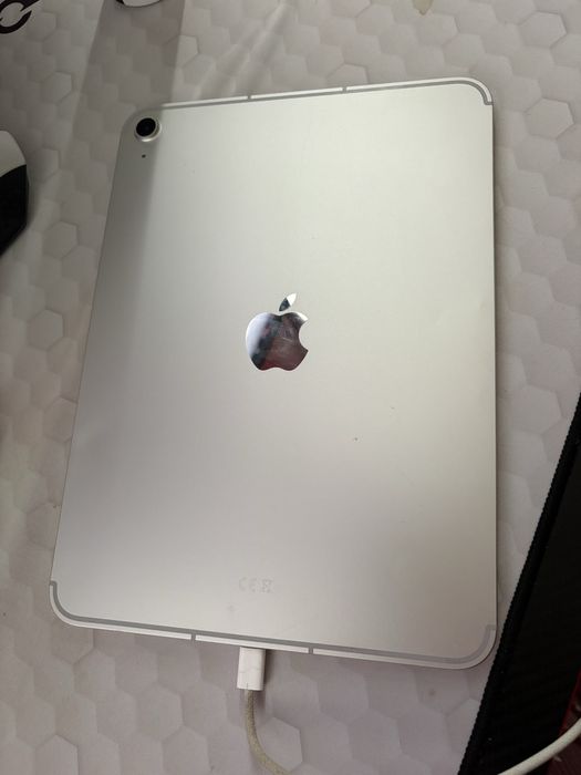 Apple iPad (11th generation) 128GB Cellular (eSIM) GARANȚIE 2026 – stare foarte bună