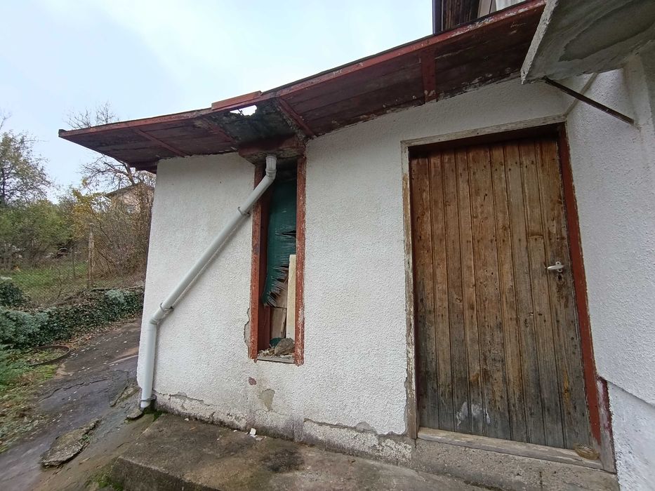 Монолитна къща в с. Жълтеш