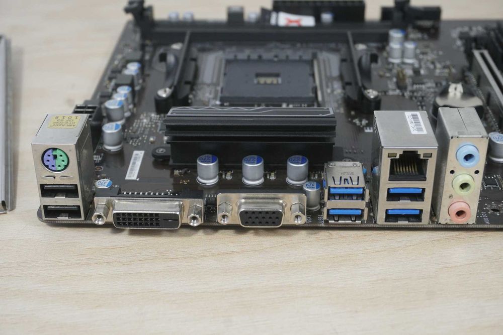 AM4 дънна платка MSI B350m Pro-VD Plus/ 1 RAM слот не работи!/ вкл ДДС