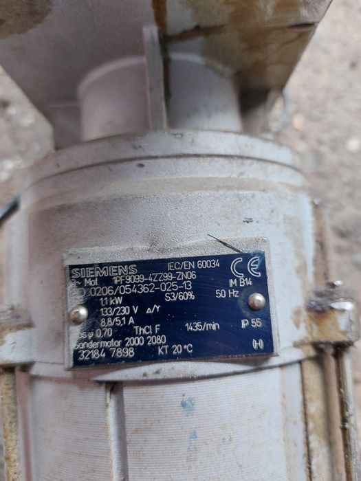 Vând motor cu reductor