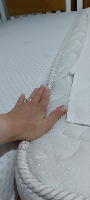 Pat montessori tip casuta pe podea pentru copii