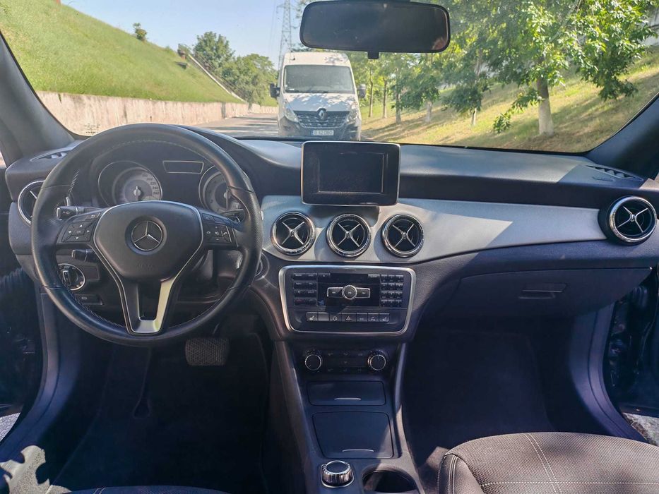 Vând Mercedes Benz CLA 180