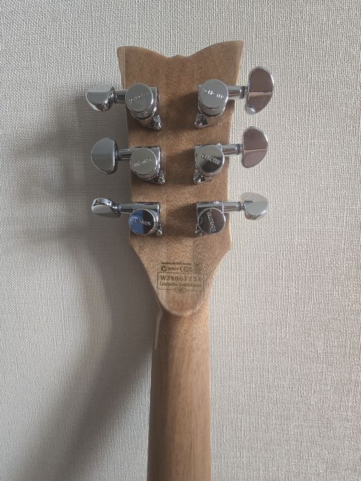 Продам электрогитару SCHECTER