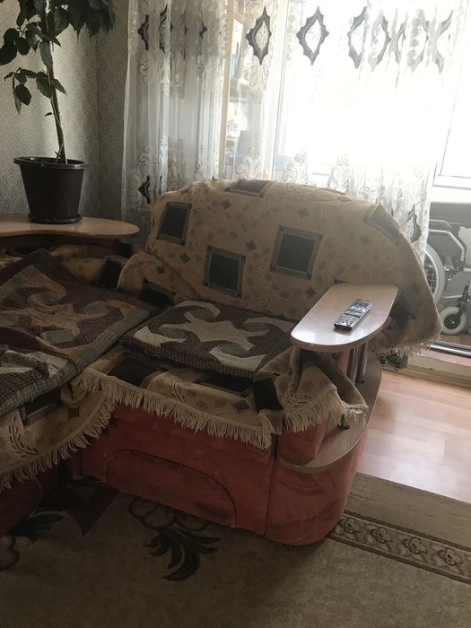 Продаю диван с креслом